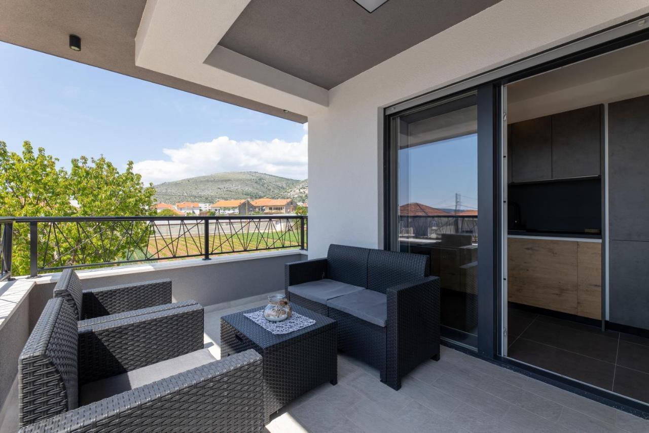 Apartments Maya & Tina Trogir Exterior photo