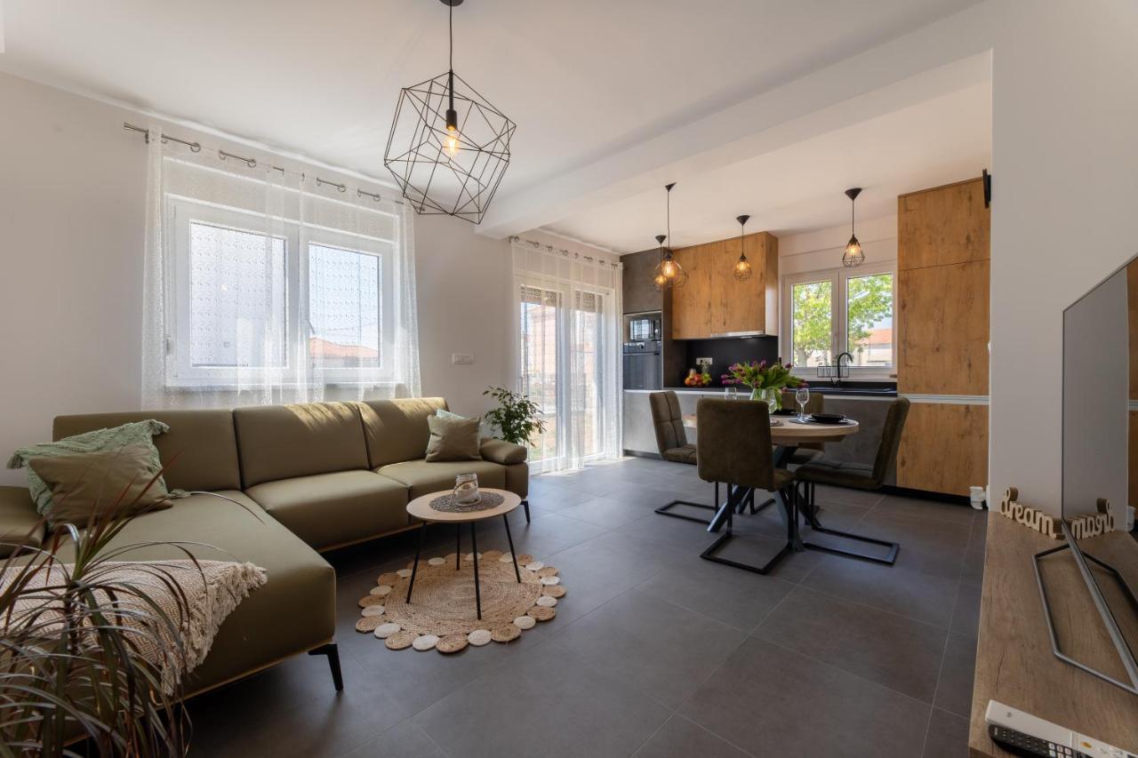 Apartments Maya & Tina Trogir Exterior photo