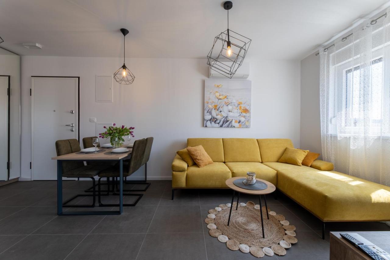 Apartments Maya & Tina Trogir Exterior photo