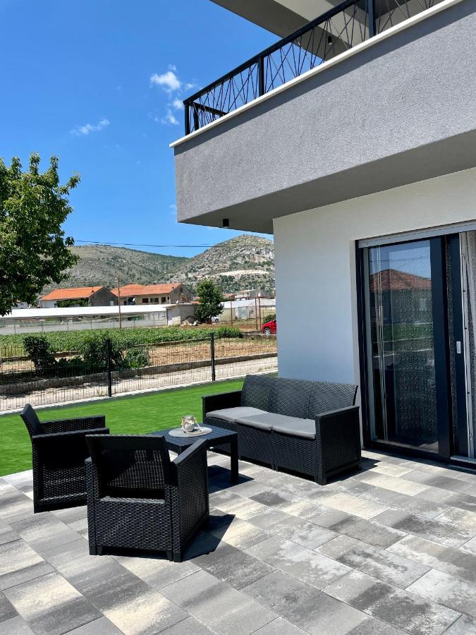 Apartments Maya & Tina Trogir Exterior photo